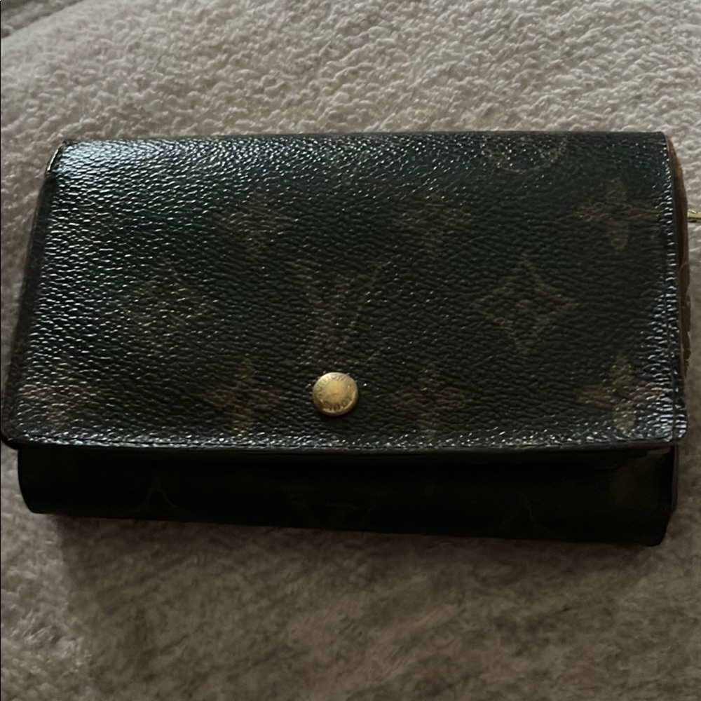Authentic Louis Vuitton Brown Monogram Wallet